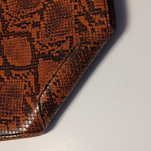 Vintage Inspired Snakeskin Minimalist Style Soft Faux Leather Handbag Clutch - Picture 4 of 12
